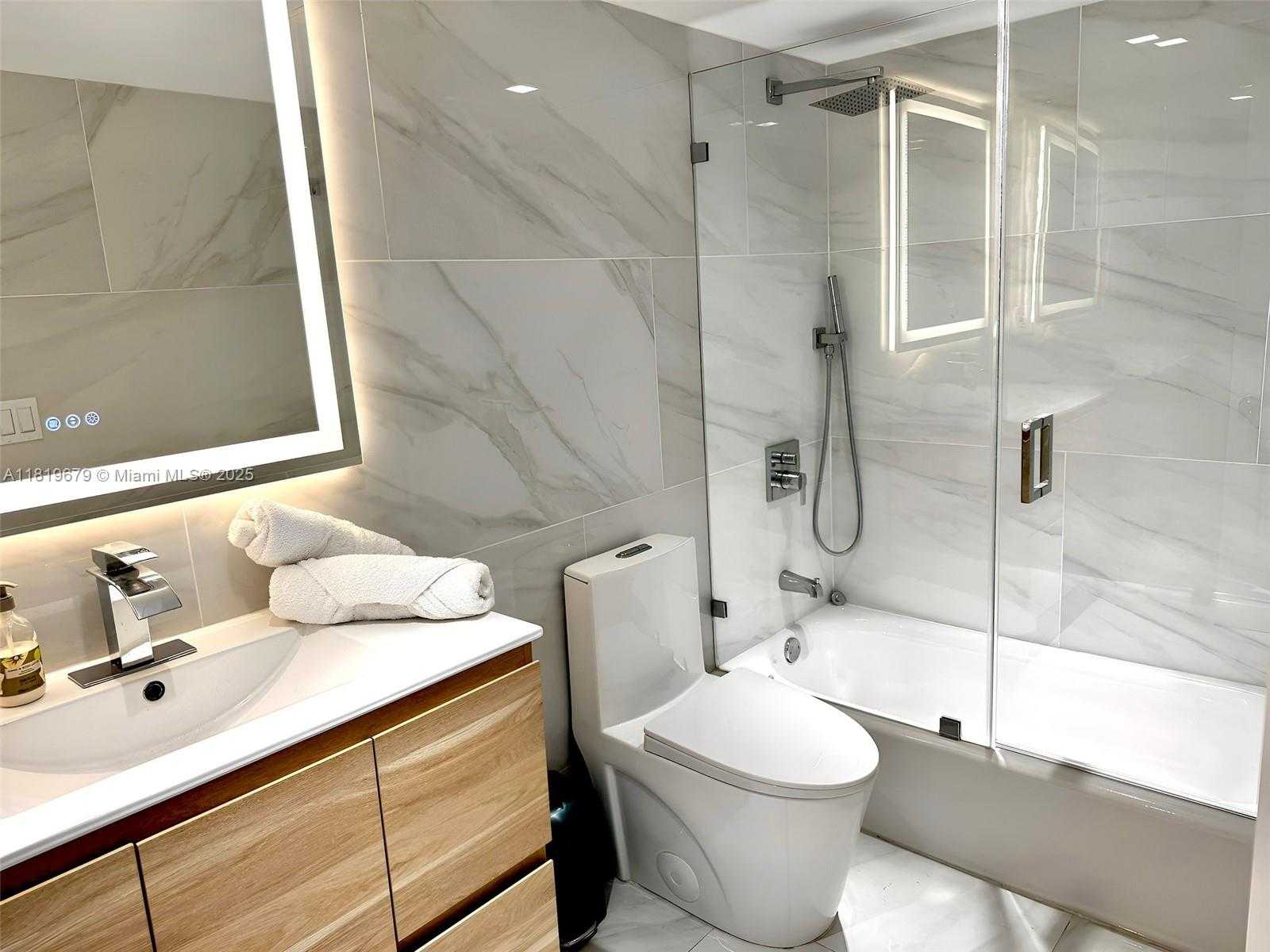 Small Image of 401 OCEAN DR #1007, Miami Beach Number 6