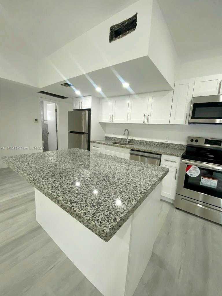 Small Image of 7291 GARY AVE #6, Miami Beach Number 5