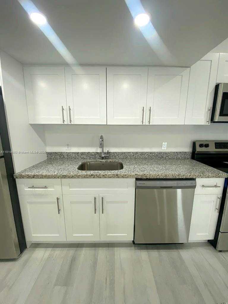 Small Image of 7291 GARY AVE #6, Miami Beach Number 9