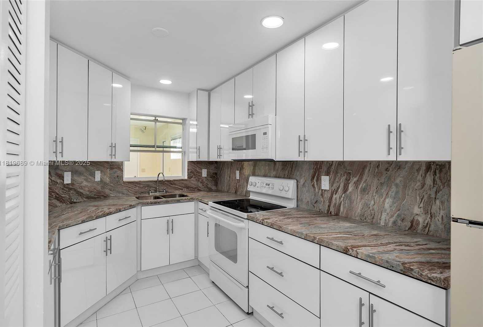 Small Image of 11473 SOUTH WEST 72ND TER, Miami Number 14