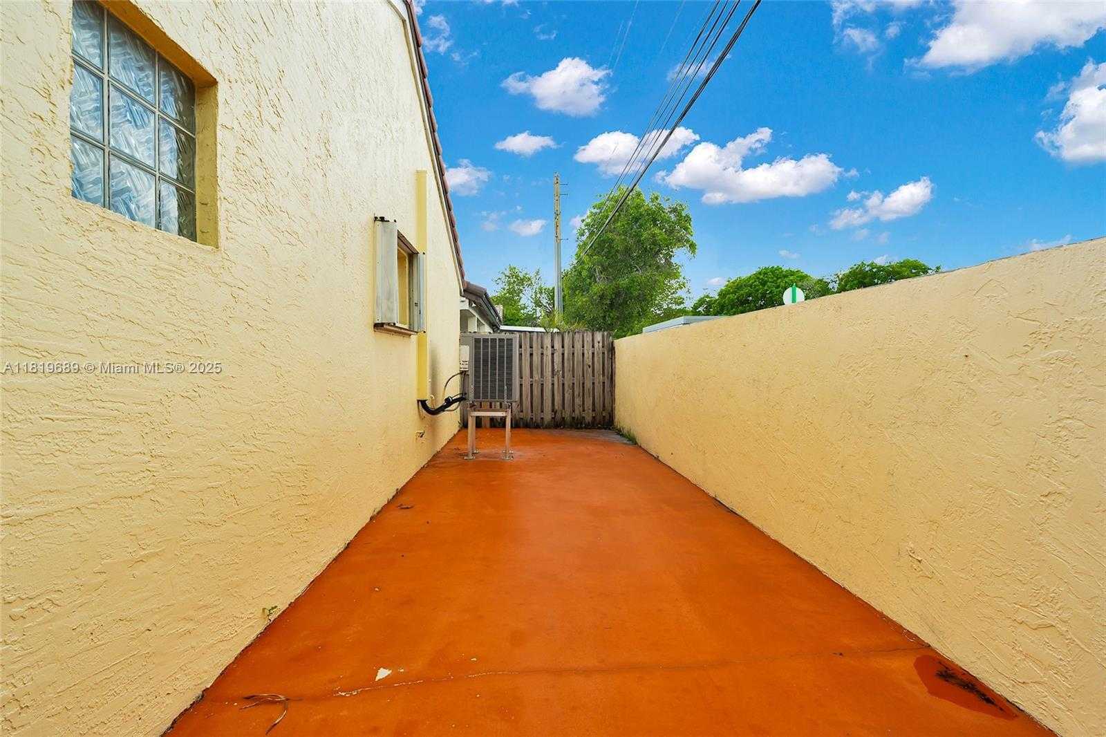 Small Image of 11473 SOUTH WEST 72ND TER, Miami Number 40