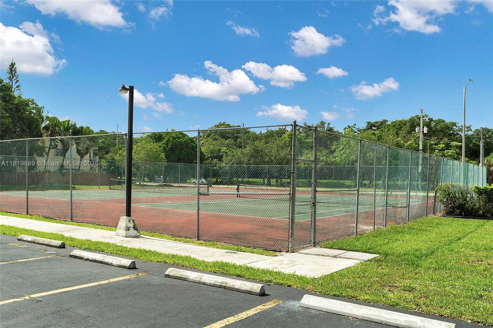 Small Image of 11473 SOUTH WEST 72ND TER, Miami Number 44
