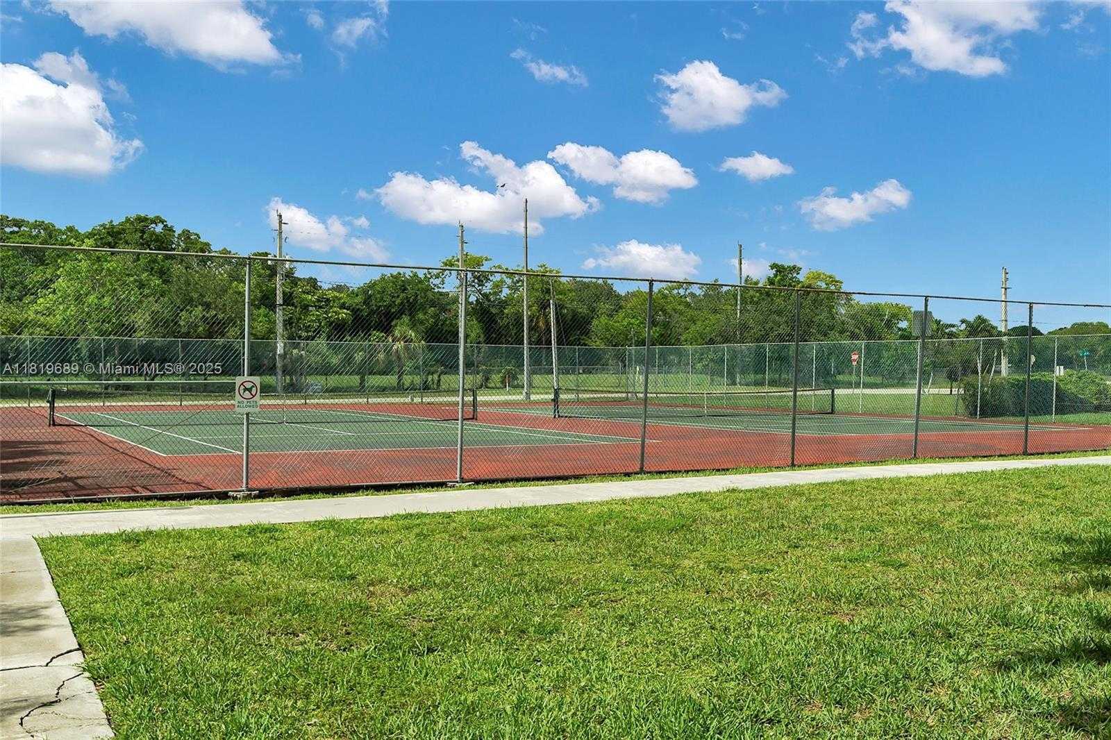 Small Image of 11473 SOUTH WEST 72ND TER, Miami Number 45
