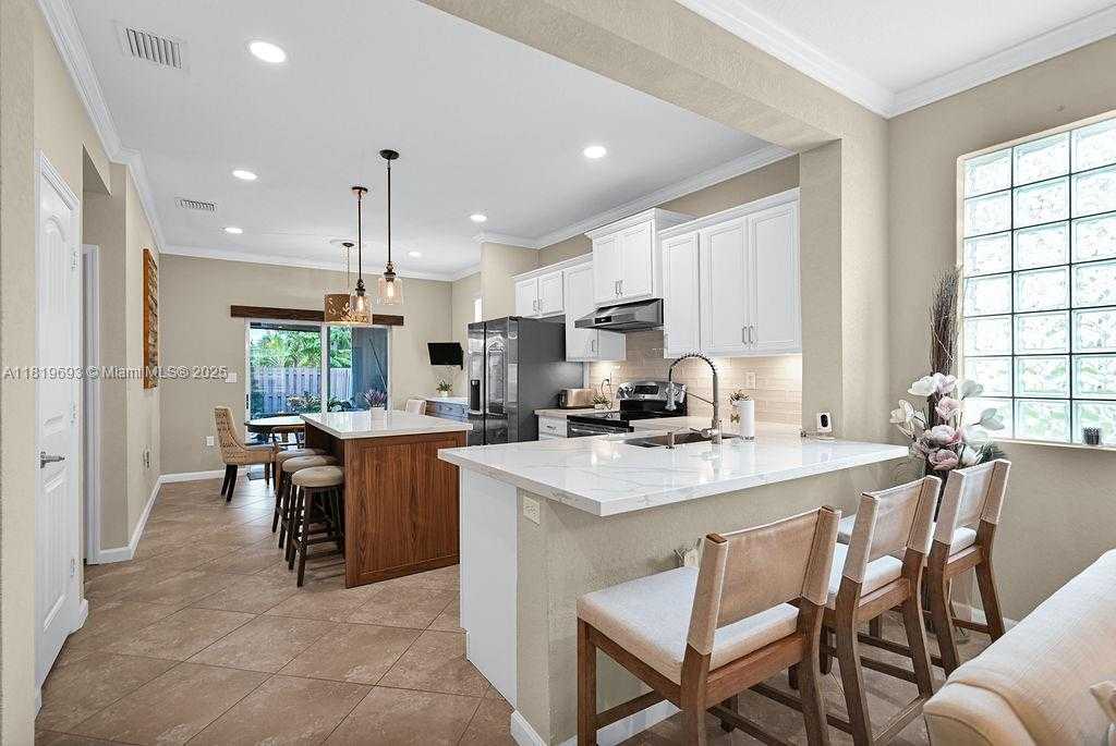 Small Image of 8986 SOUTH WEST 214TH TER, Cutler Bay Number 11