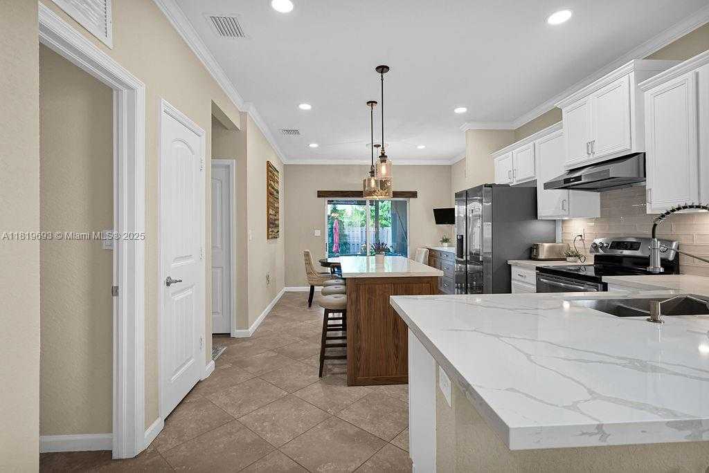 Small Image of 8986 SOUTH WEST 214TH TER, Cutler Bay Number 12