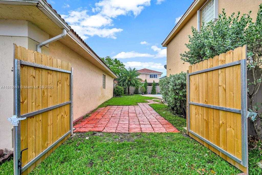 Small Image of 8986 SOUTH WEST 214TH TER, Cutler Bay Number 21