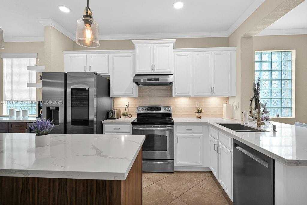 Small Image of 8986 SOUTH WEST 214TH TER, Cutler Bay Number 23