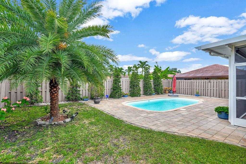 Small Image of 8986 SOUTH WEST 214TH TER, Cutler Bay Number 3