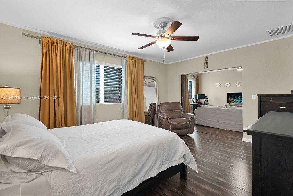 Small Image of 8986 SOUTH WEST 214TH TER, Cutler Bay Number 41