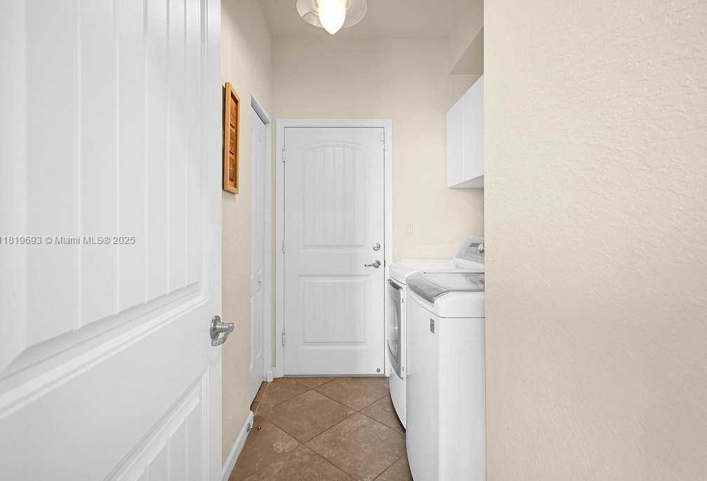 Small Image of 8986 SOUTH WEST 214TH TER, Cutler Bay Number 48