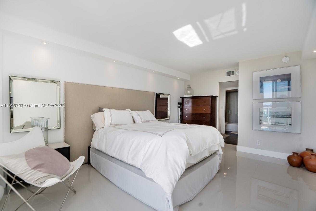 Small Image of 100 BAYVIEW DR #1622, Sunny Isles Beach Number 13