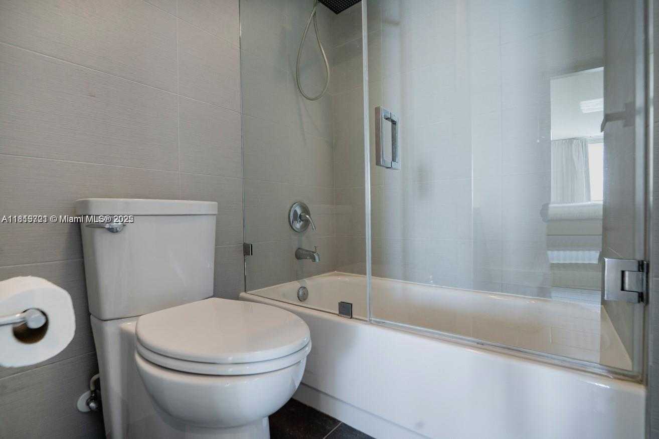 Small Image of 100 BAYVIEW DR #1622, Sunny Isles Beach Number 15