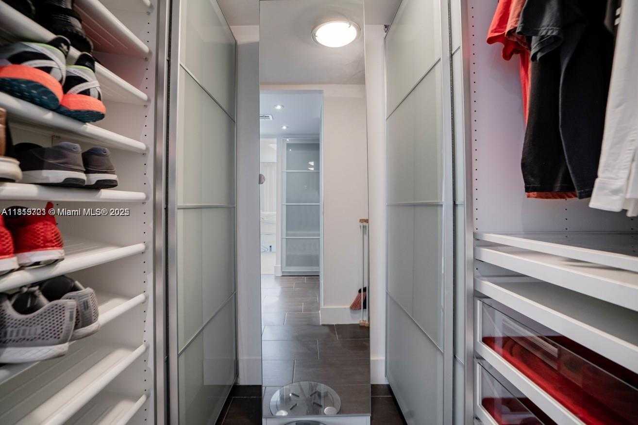 Small Image of 100 BAYVIEW DR #1622, Sunny Isles Beach Number 16