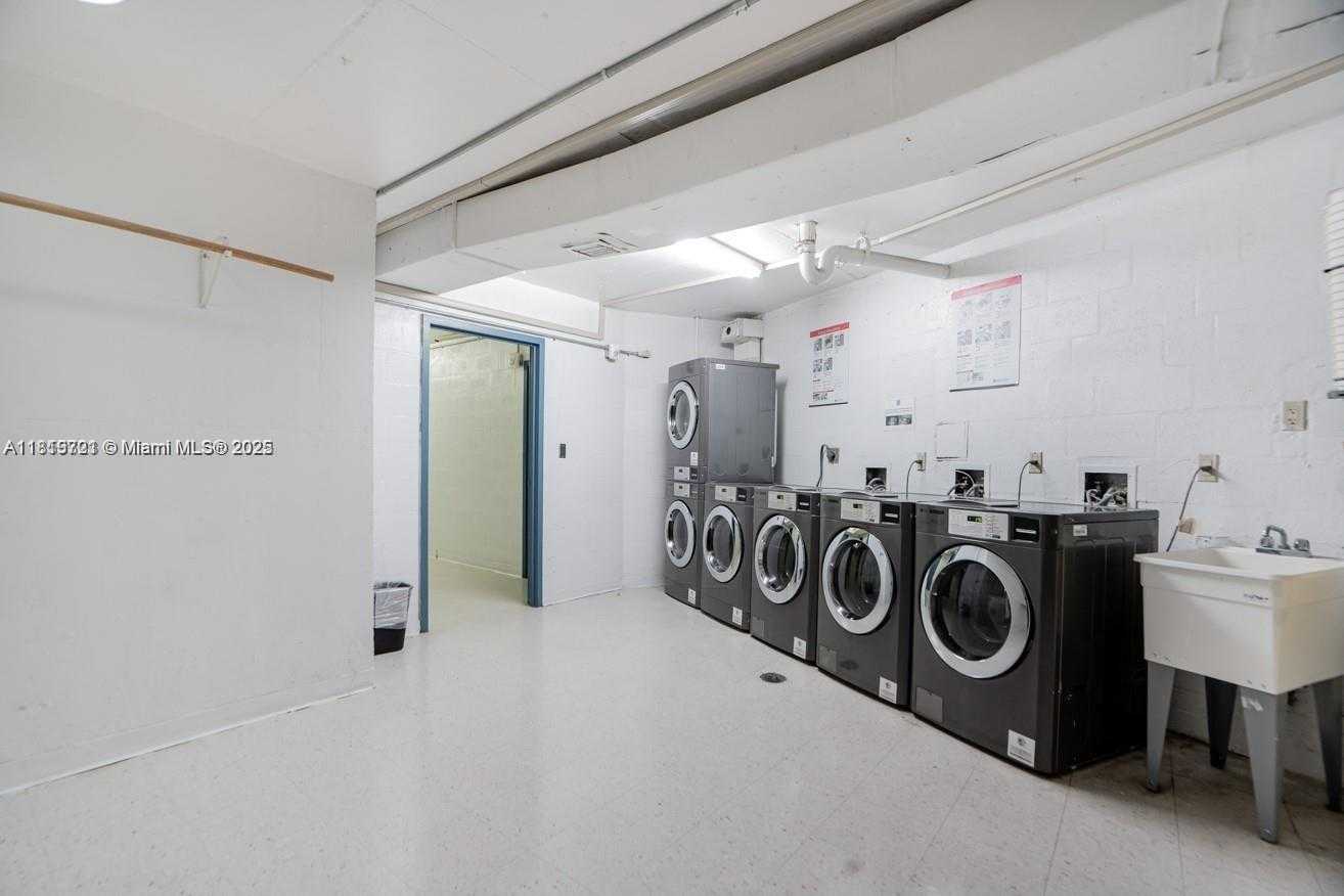 Small Image of 100 BAYVIEW DR #1622, Sunny Isles Beach Number 21