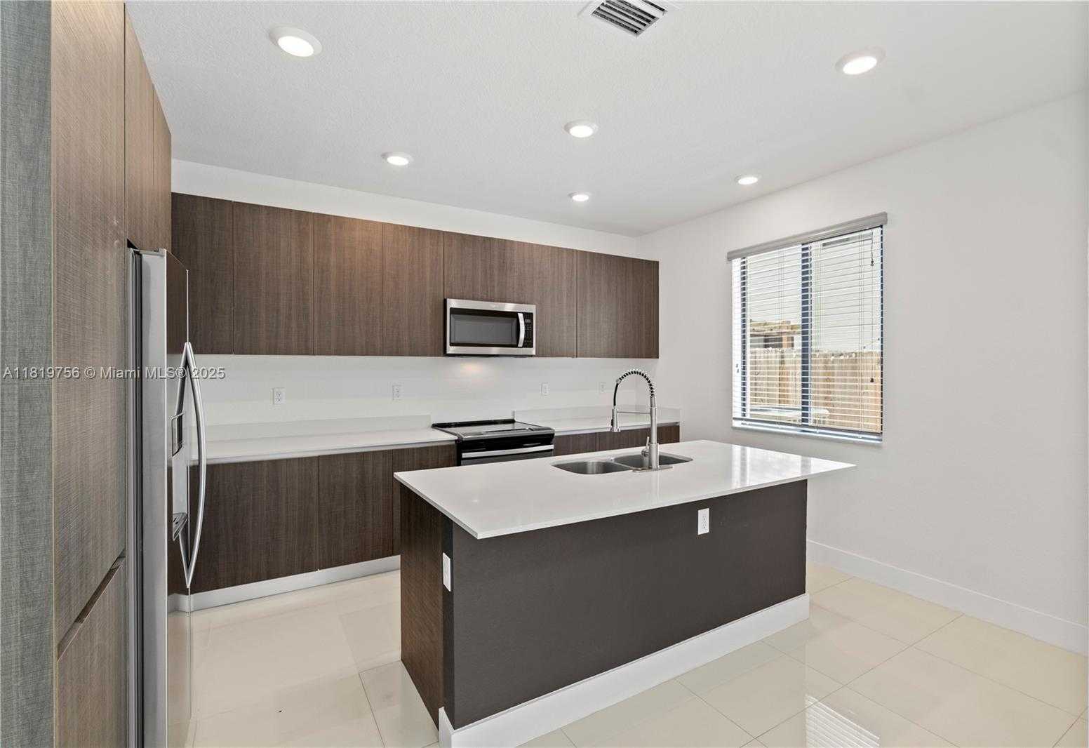 Small Image of 535 SOUTH WEST 91ST PL, Miami Number 10