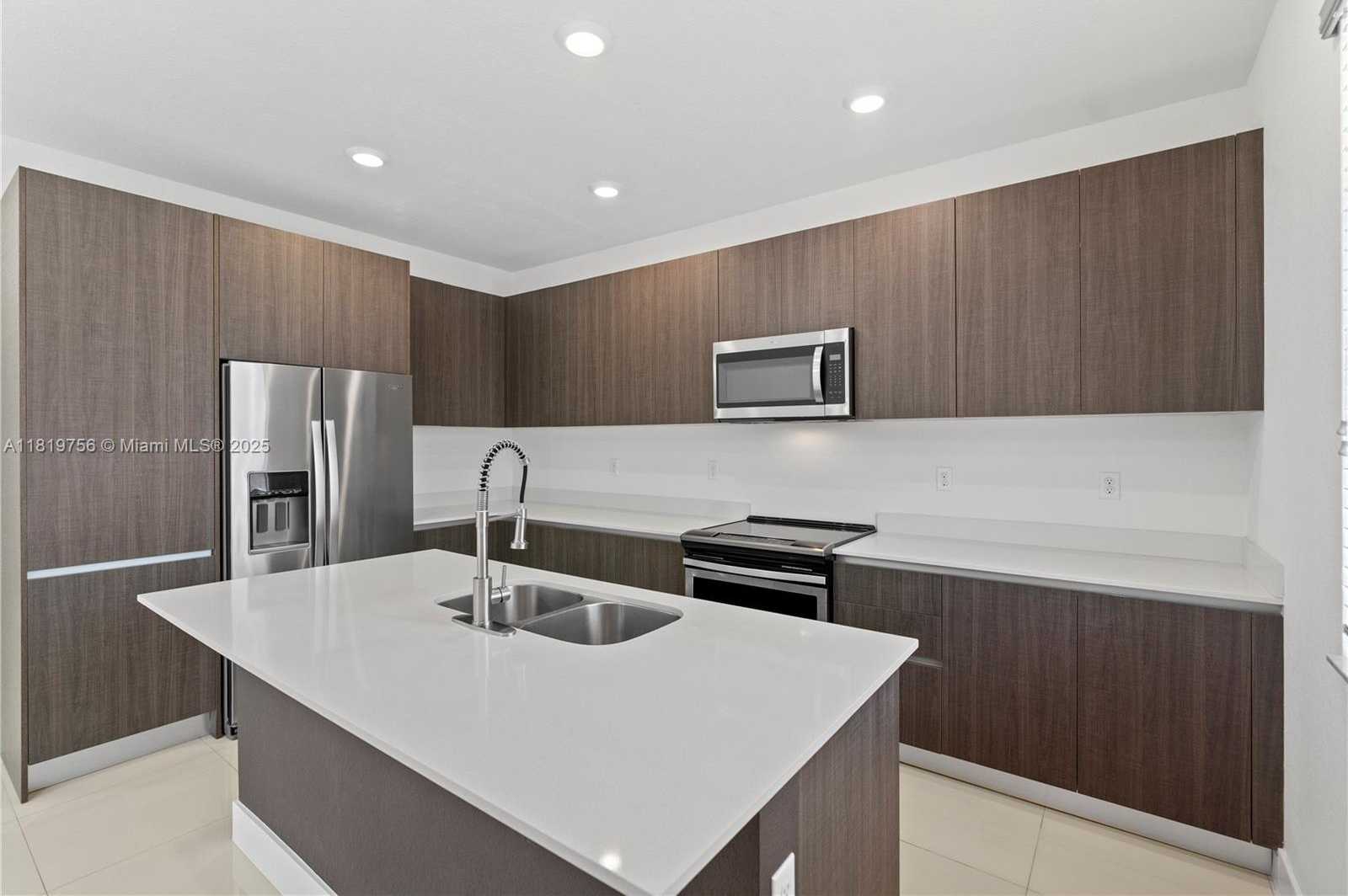 Small Image of 535 SOUTH WEST 91ST PL, Miami Number 11