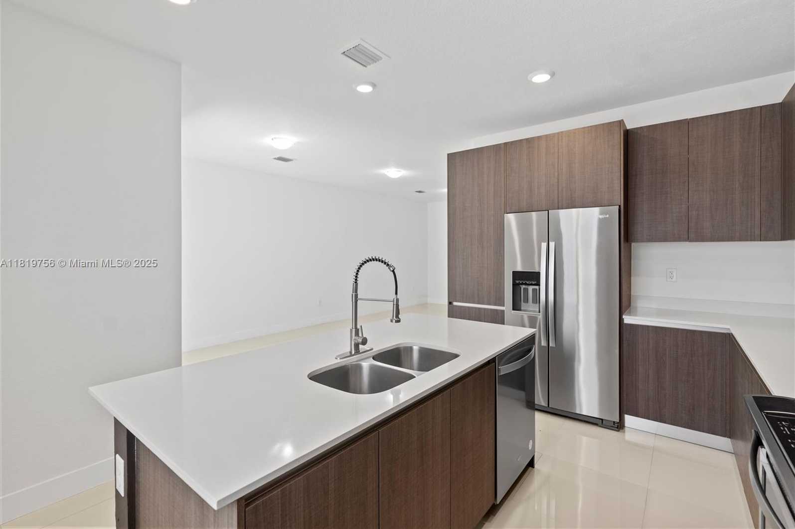 Small Image of 535 SOUTH WEST 91ST PL, Miami Number 12