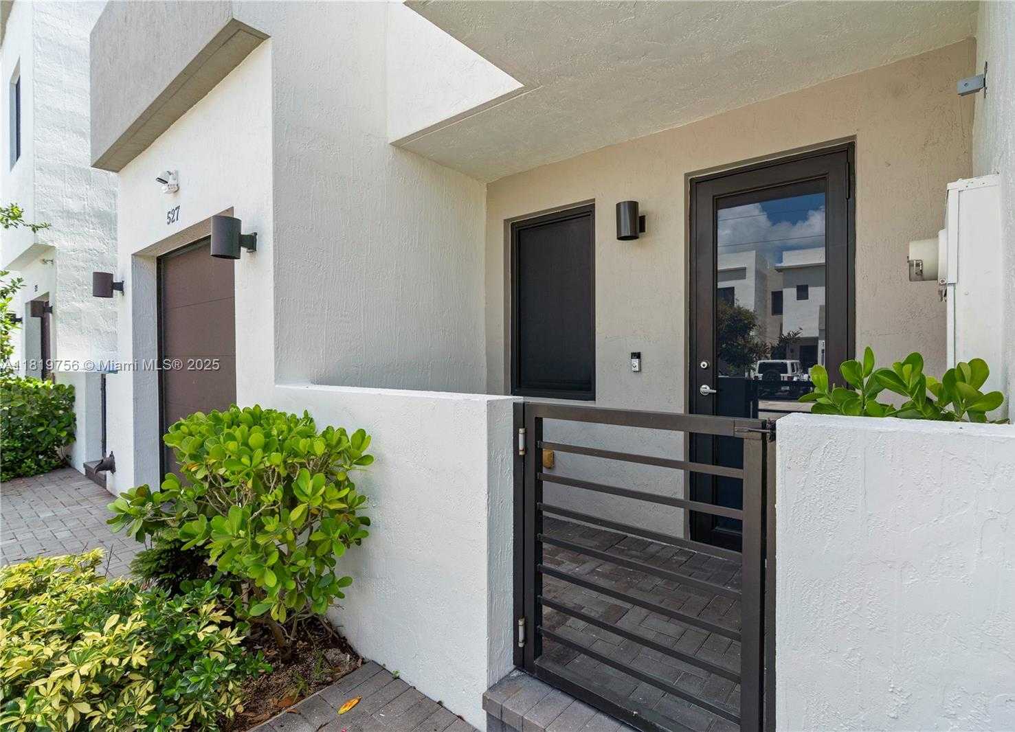Small Image of 535 SOUTH WEST 91ST PL, Miami Number 3