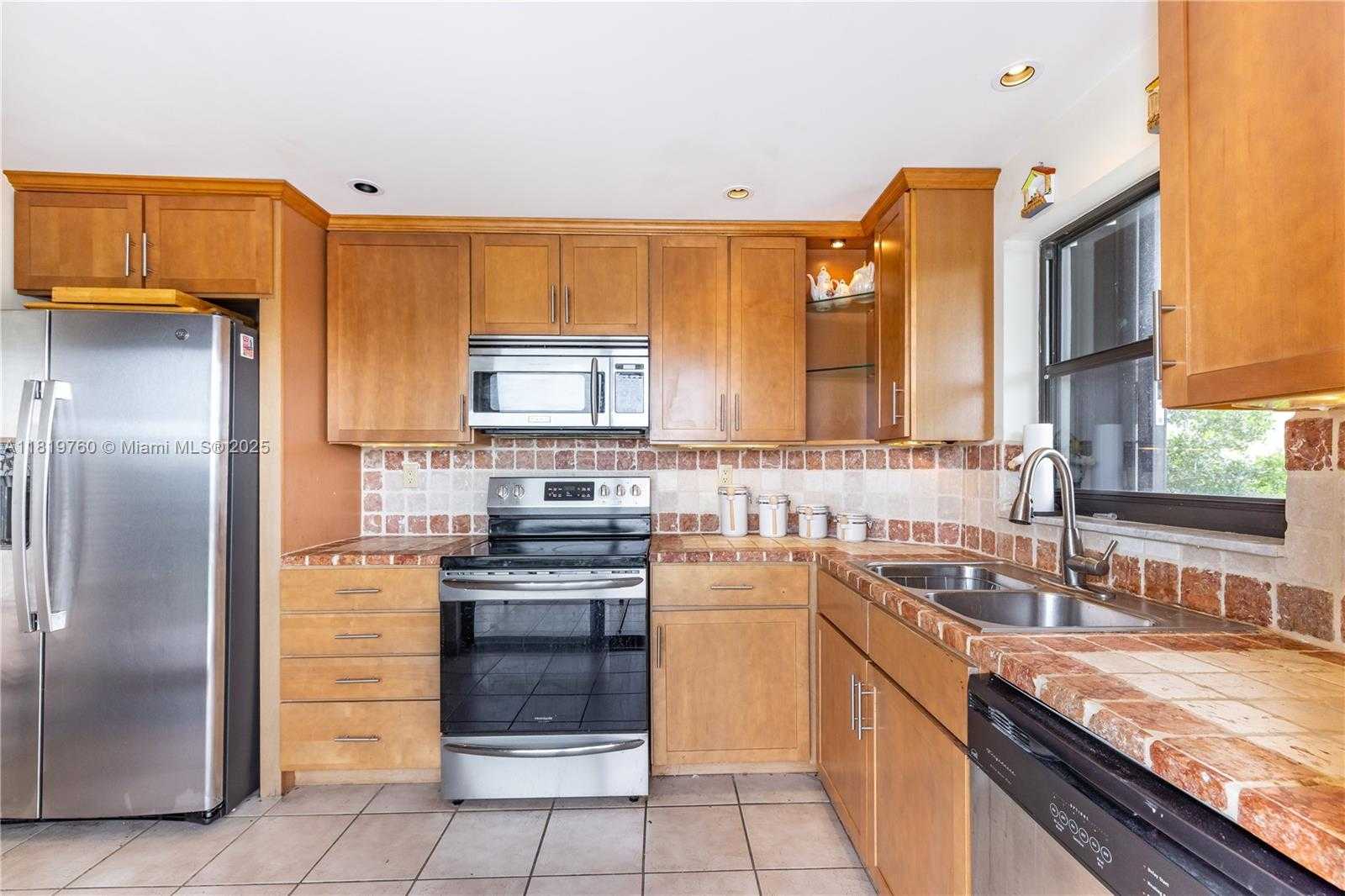 Small Image of 2333 BRICKELL AVE #416, Miami Number 11