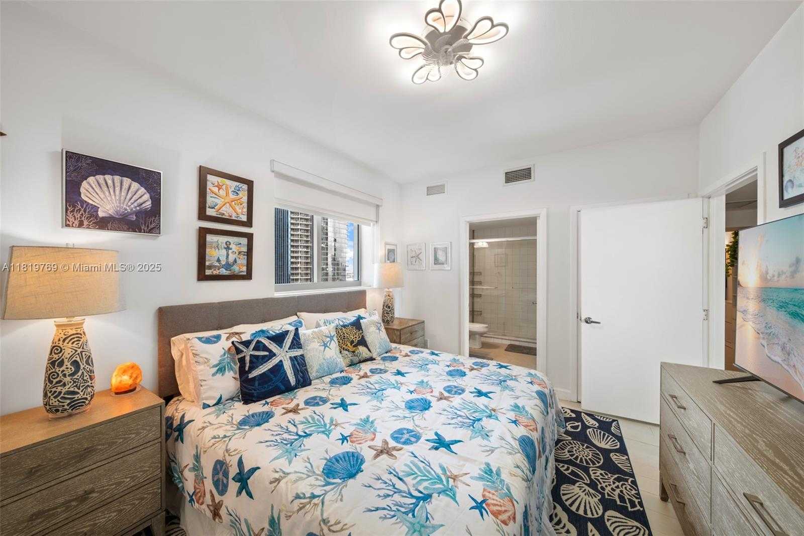 Small Image of 888 BISCAYNE BLVD #2909, Miami Number 16
