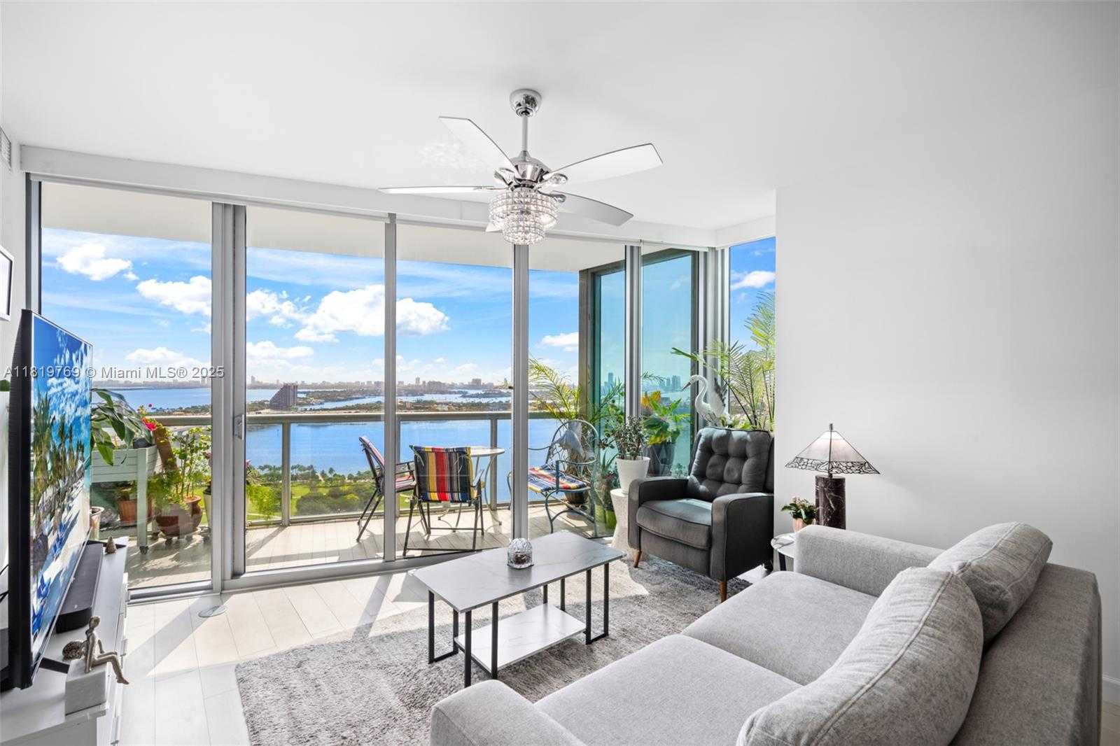 Small Image of 888 BISCAYNE BLVD #2909, Miami Number 2