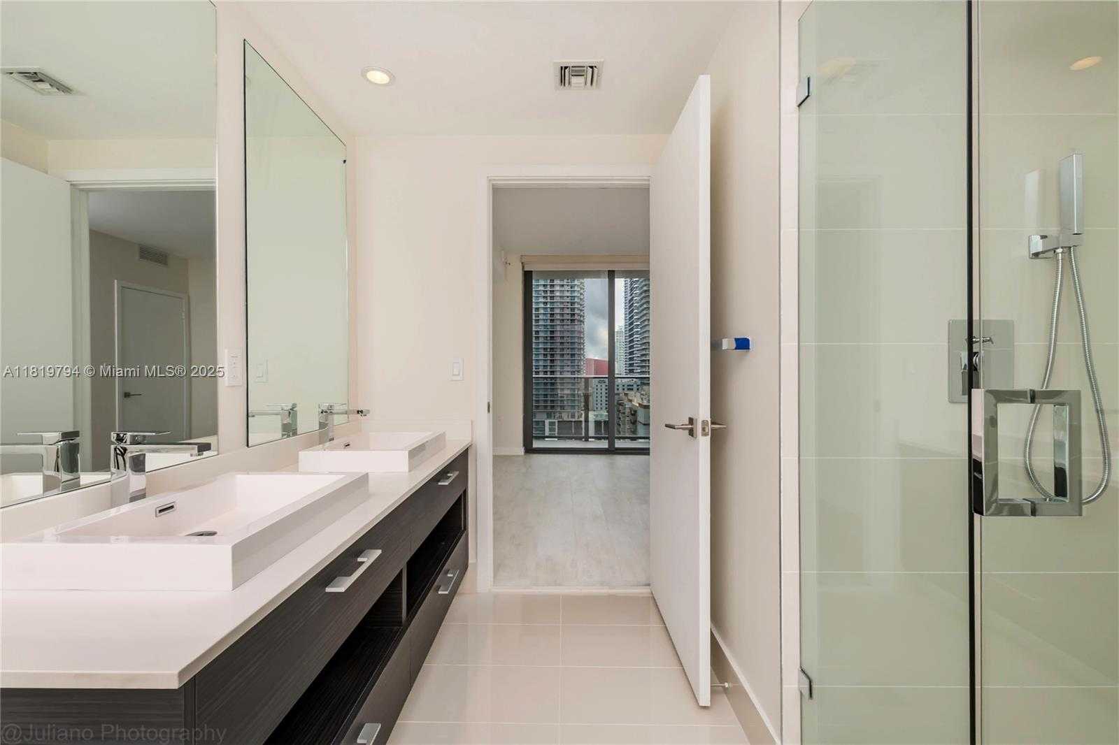 Small Image of 45 SOUTH WEST 9TH ST #1606, Miami Number 22