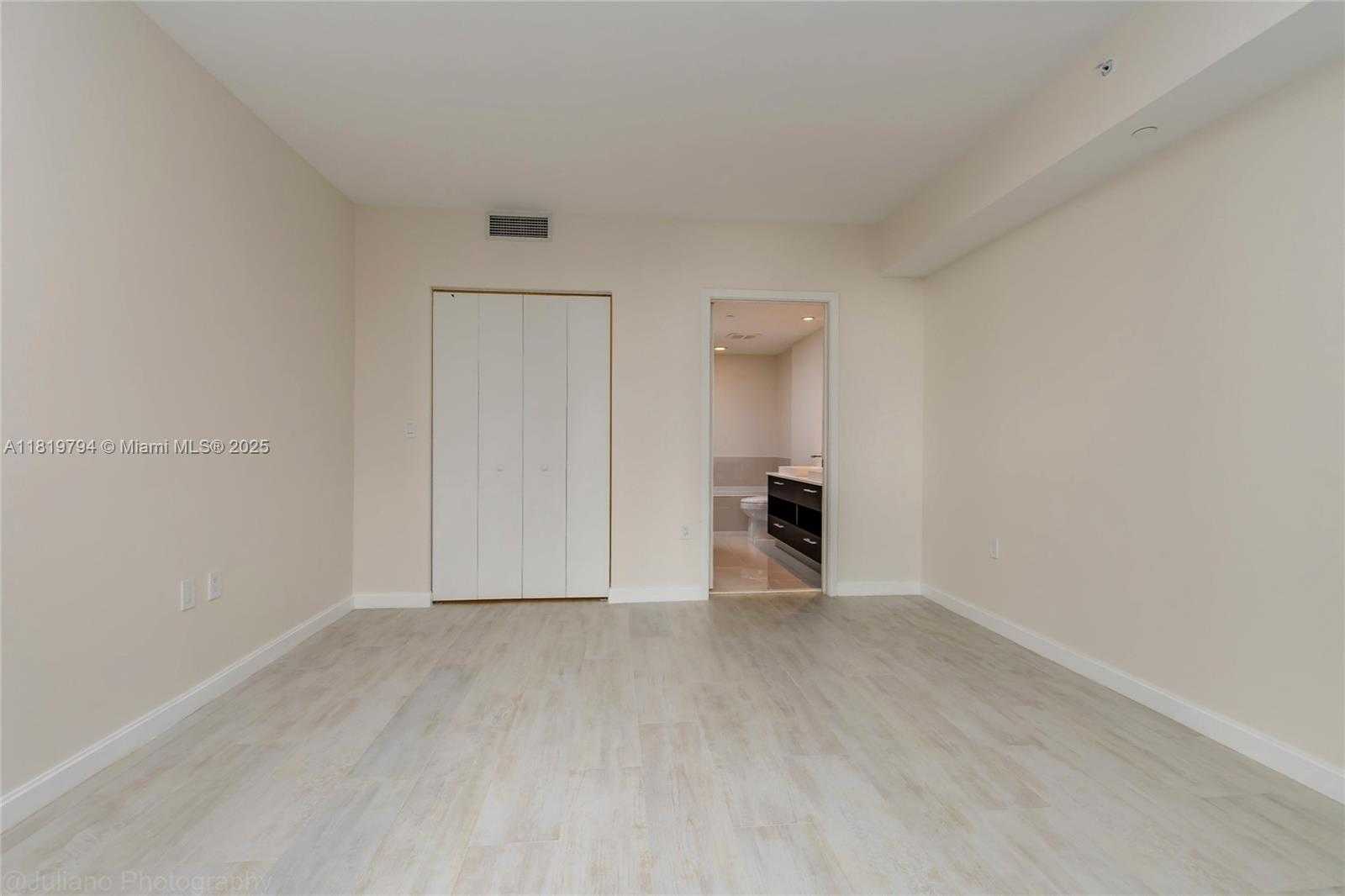 Small Image of 45 SOUTH WEST 9TH ST #1606, Miami Number 24