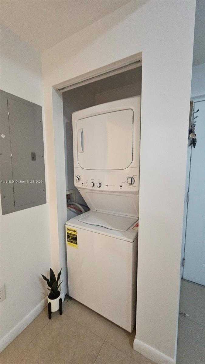 Small Image of 1857 NORTH WEST 24TH ST #2, Miami Number 6