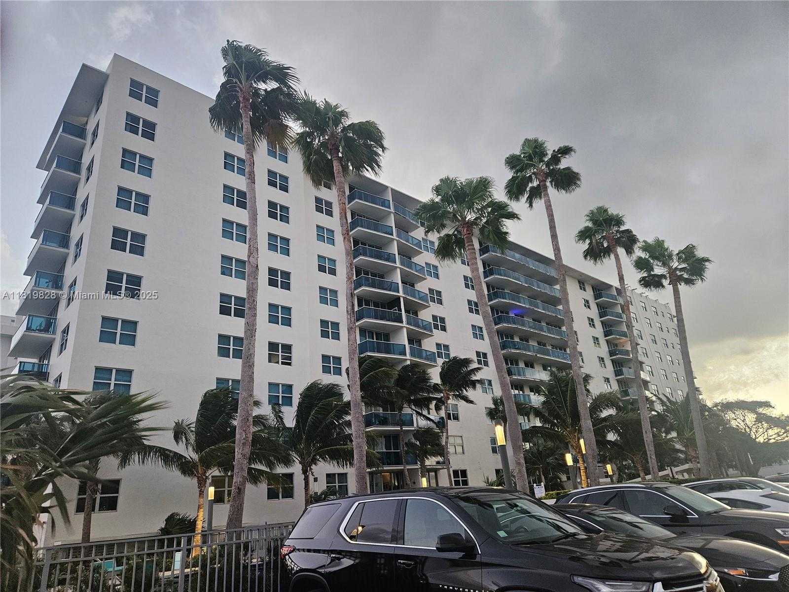 Small Image of 7501 EAST TREASURE DR #1L, North Bay Village Number 35