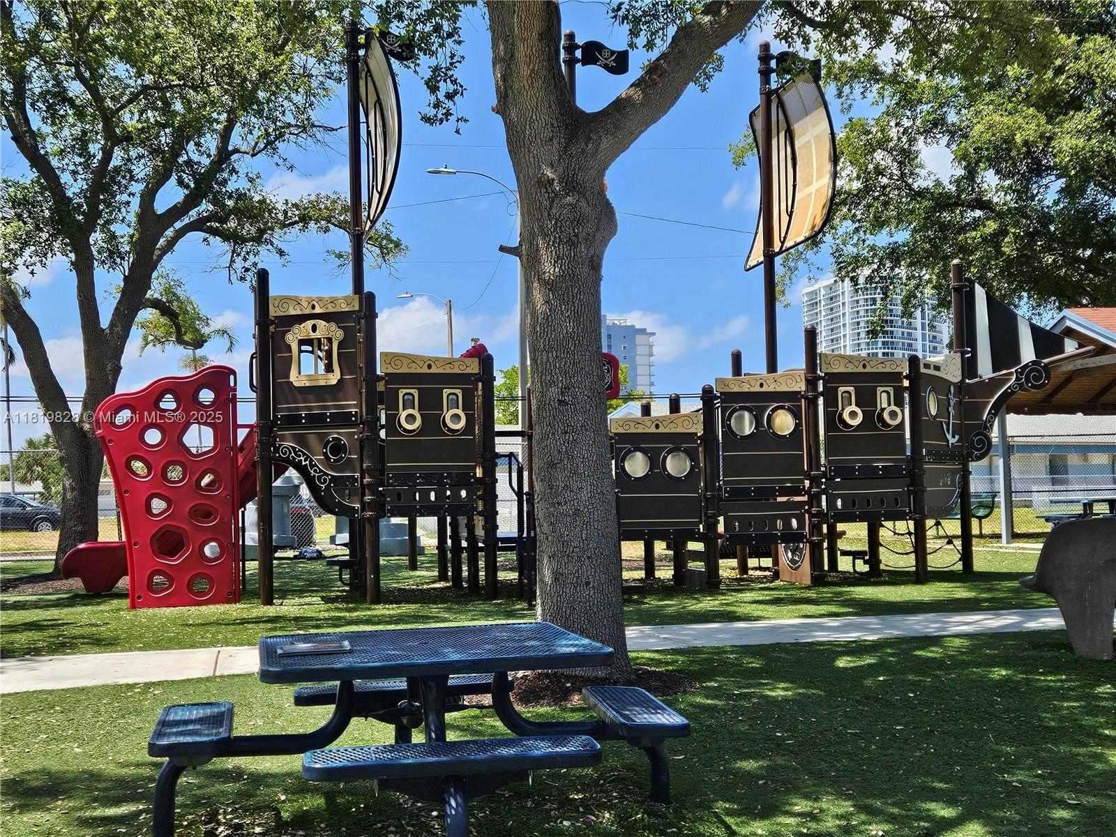 Small Image of 7501 EAST TREASURE DR #1L, North Bay Village Number 38