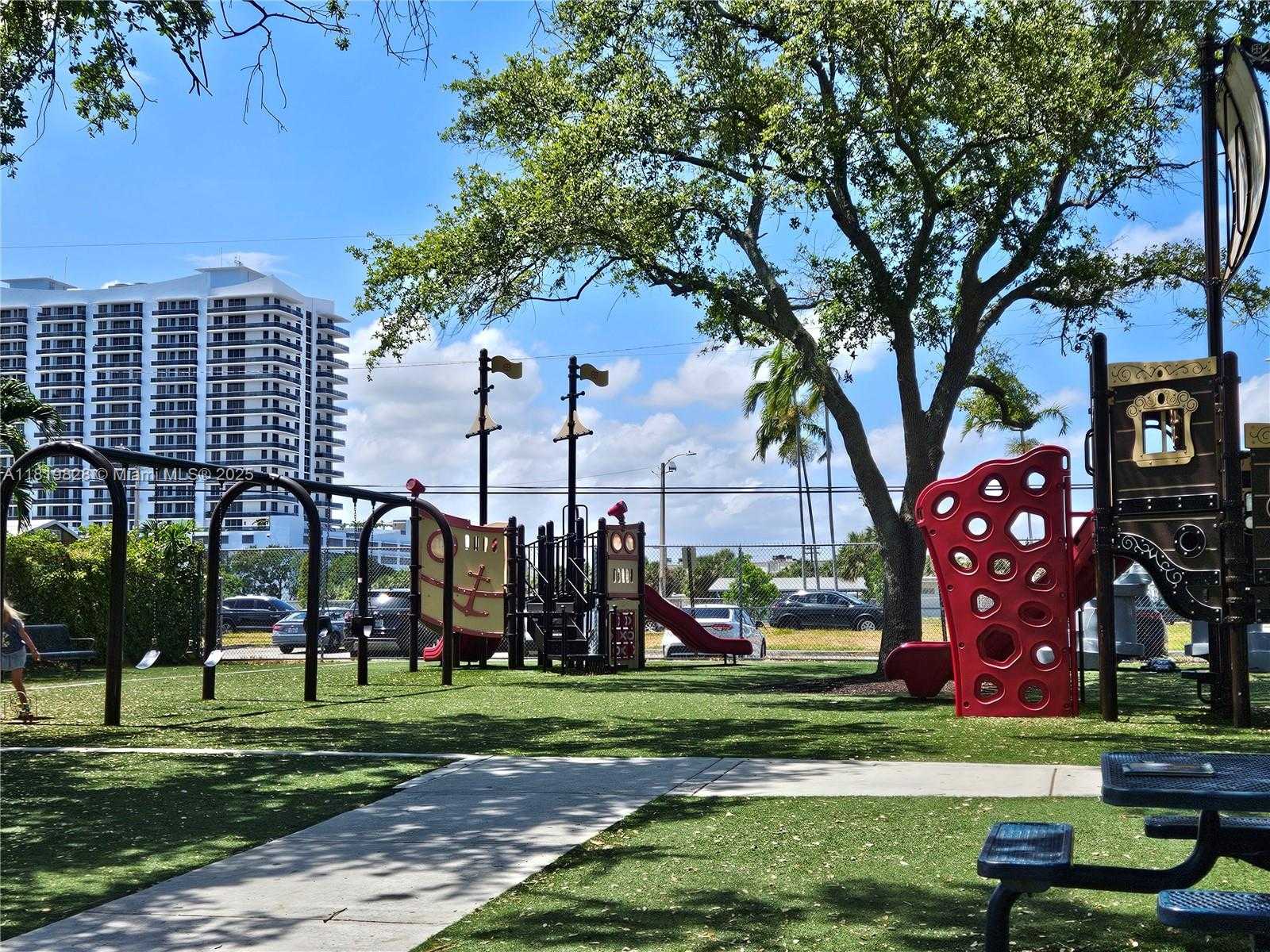 Small Image of 7501 EAST TREASURE DR #1L, North Bay Village Number 54