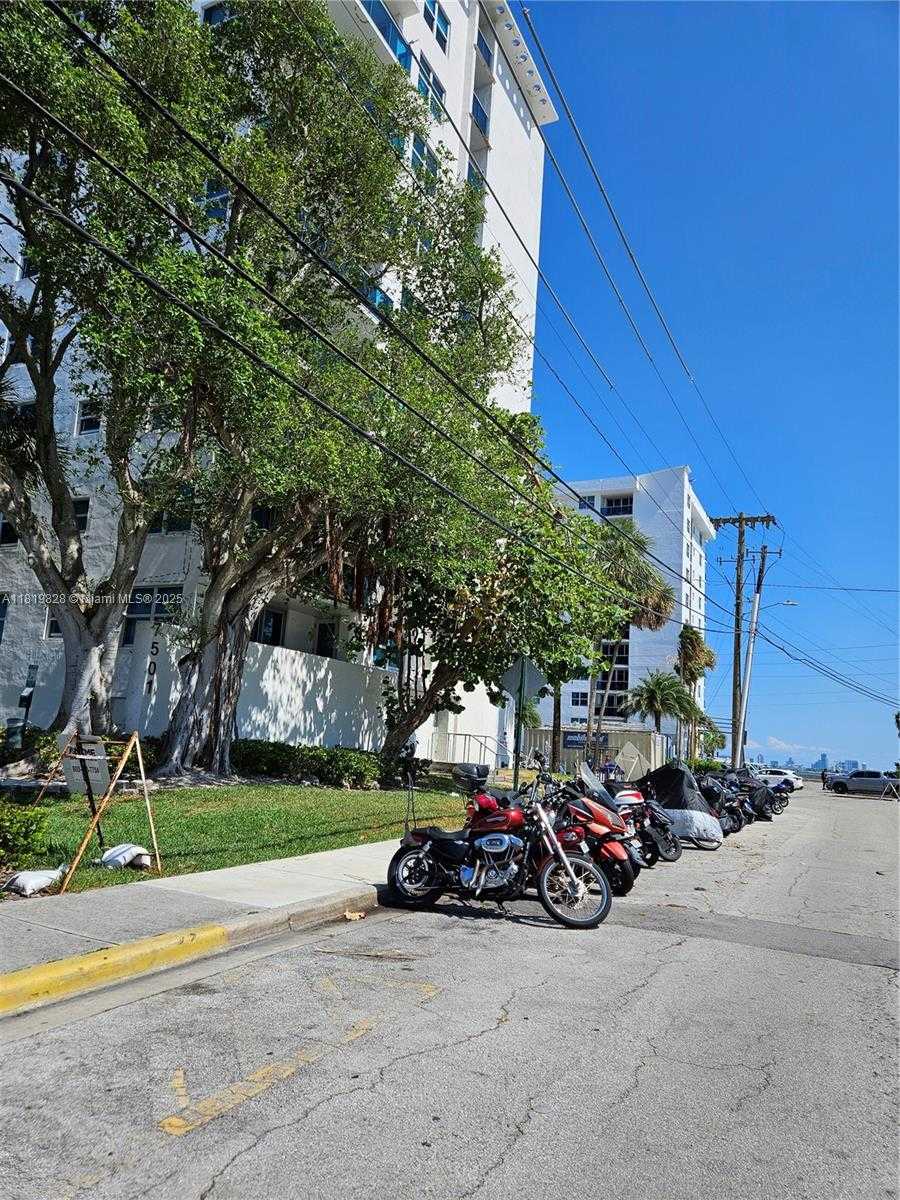 Small Image of 7501 EAST TREASURE DR #1L, North Bay Village Number 62
