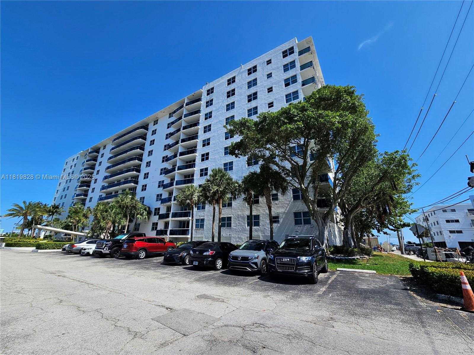 Small Image of 7501 EAST TREASURE DR #1L, North Bay Village Number 64