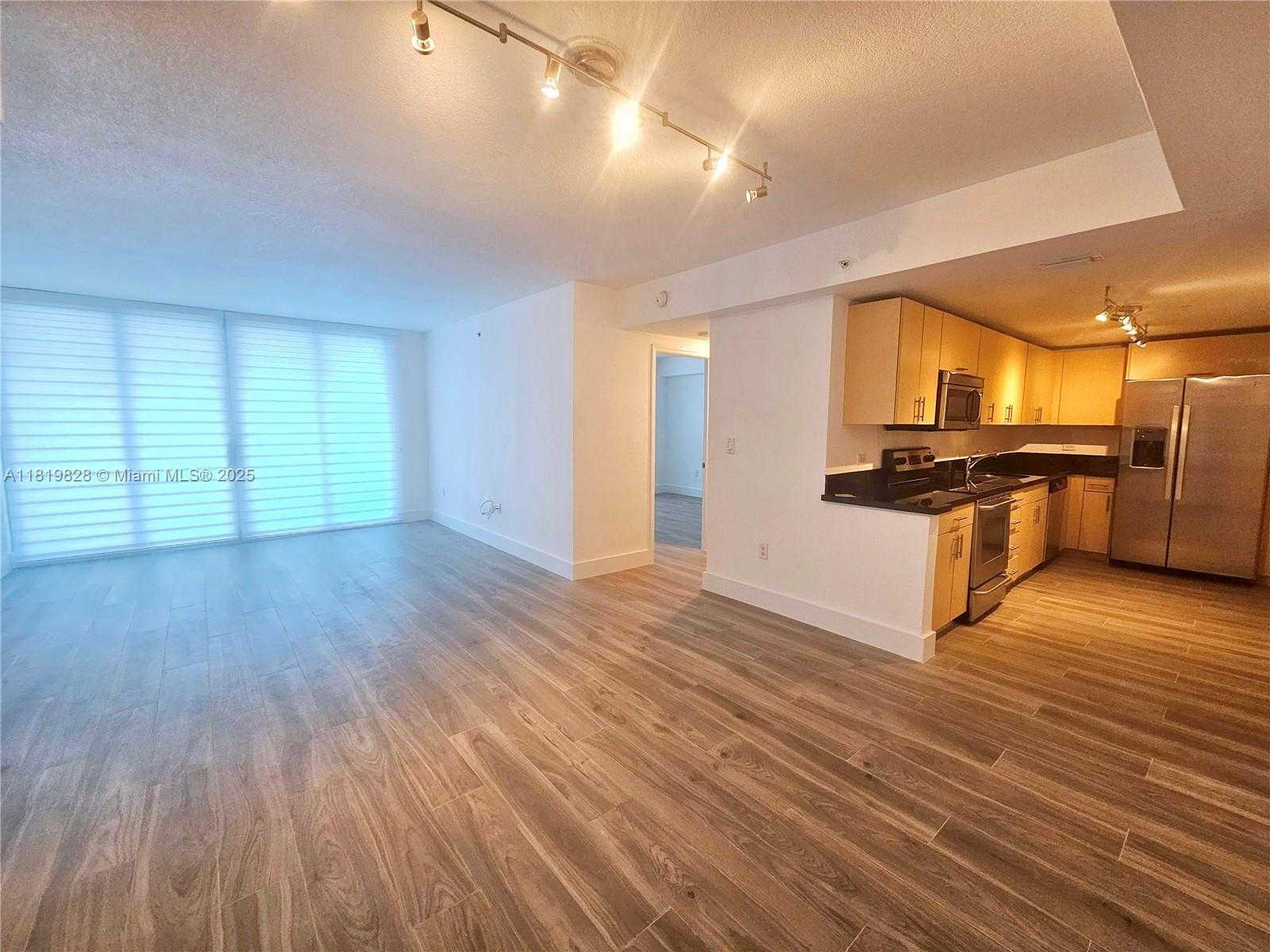 Small Image of 7501 EAST TREASURE DR #1L, North Bay Village Number 8