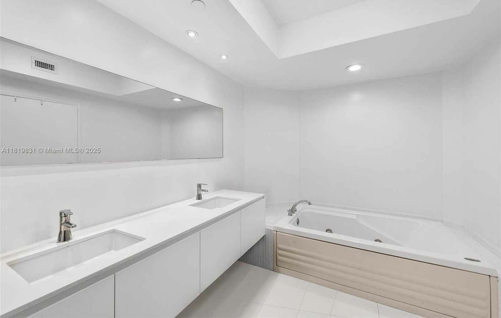 Small Image of 4779 COLLINS AVE #3108, Miami Beach Number 8