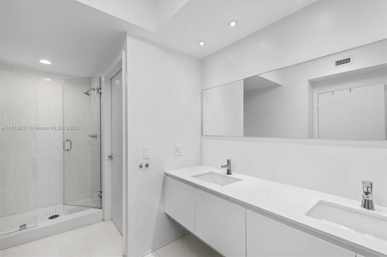 Small Image of 4779 COLLINS AVE #3108, Miami Beach Number 9