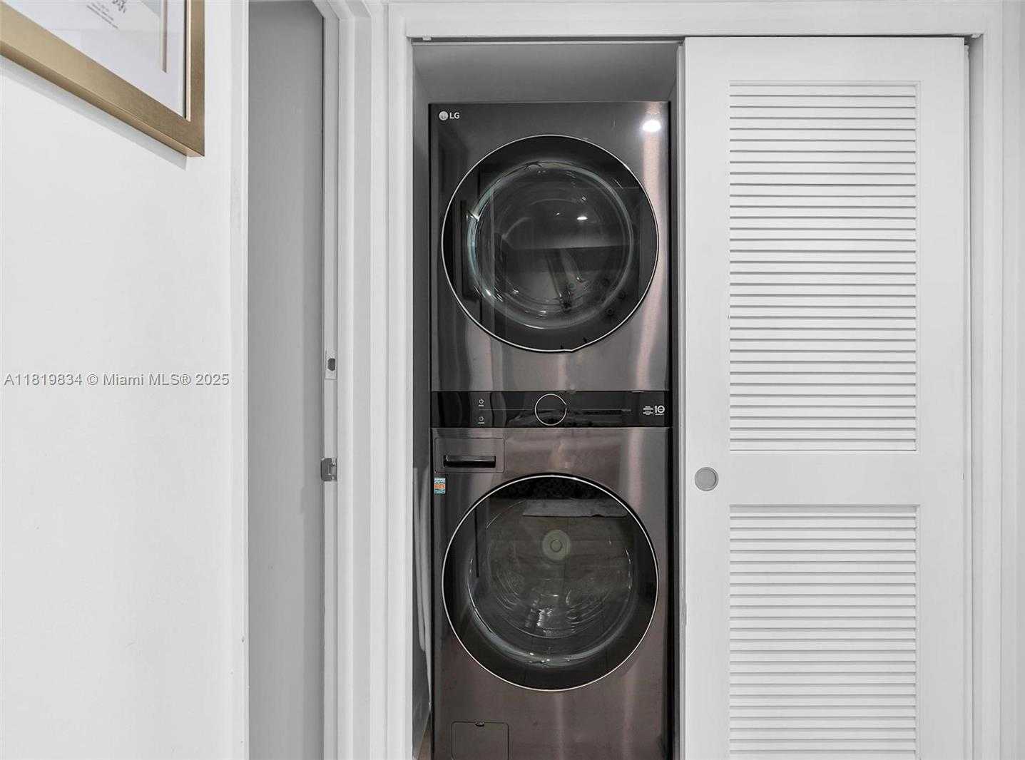 Small Image of 9 ISLAND AVE #2205, Miami Beach Number 13