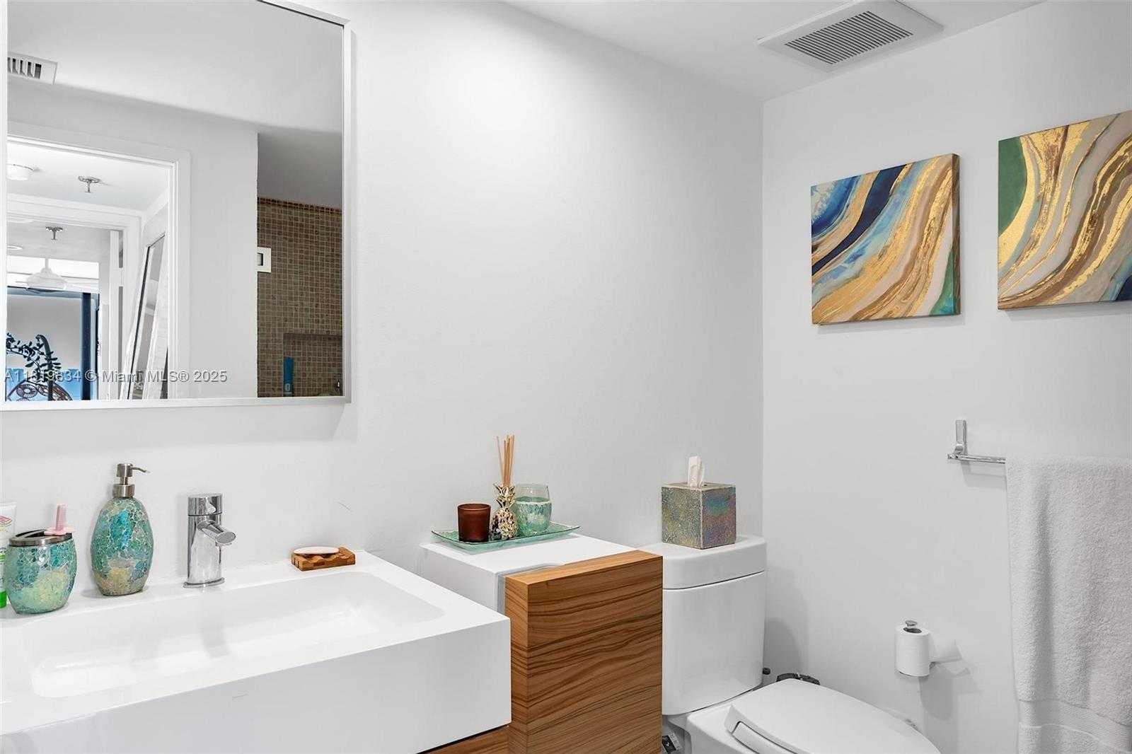 Small Image of 9 ISLAND AVE #2205, Miami Beach Number 15