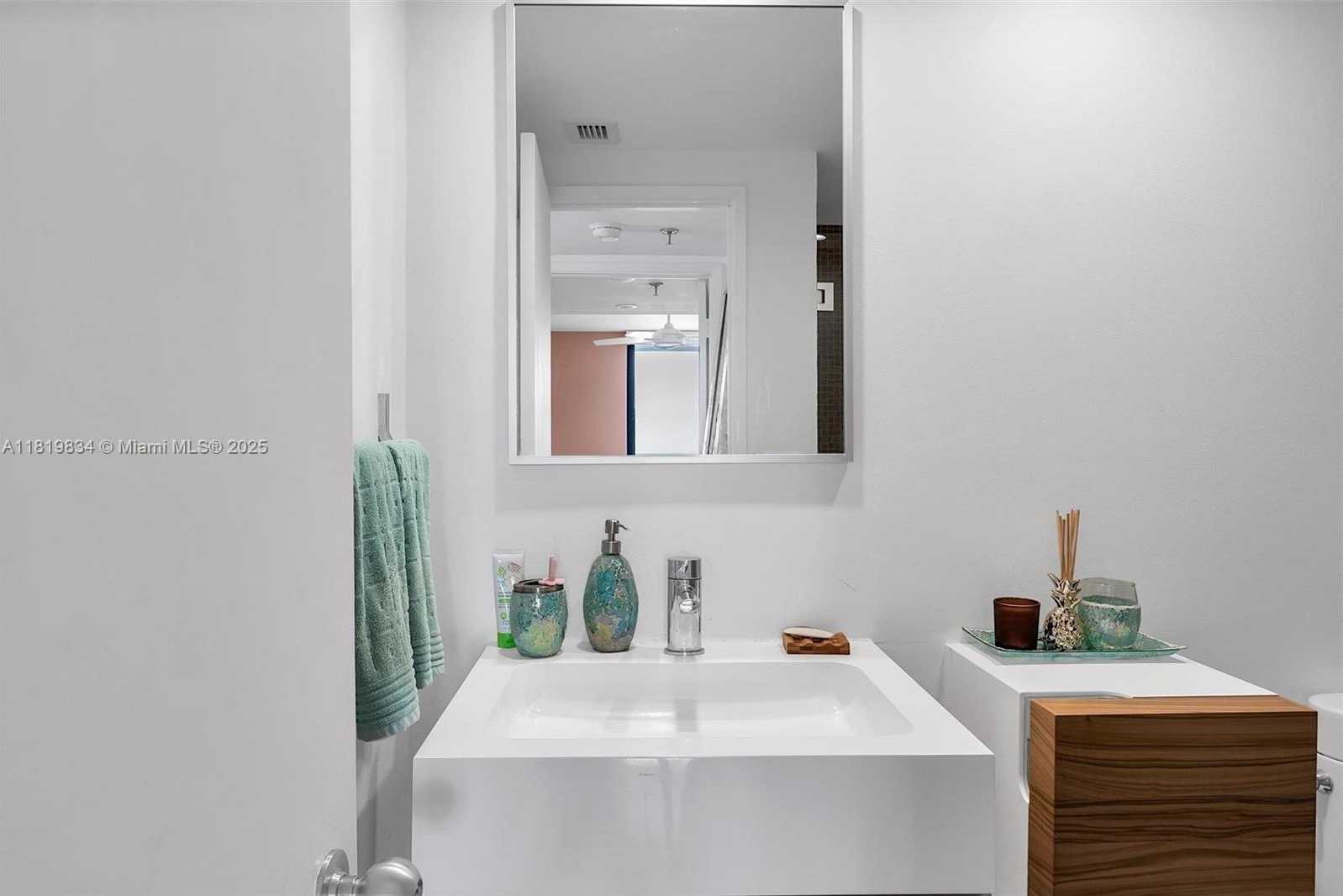 Small Image of 9 ISLAND AVE #2205, Miami Beach Number 16