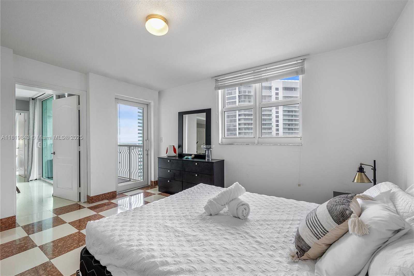 Small Image of 1200 BRICKELL BAY DR #4009, Miami Number 10