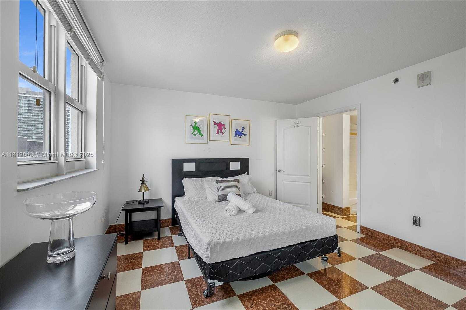 Small Image of 1200 BRICKELL BAY DR #4009, Miami Number 11
