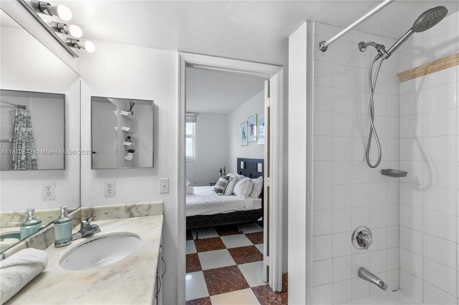 Small Image of 1200 BRICKELL BAY DR #4009, Miami Number 13
