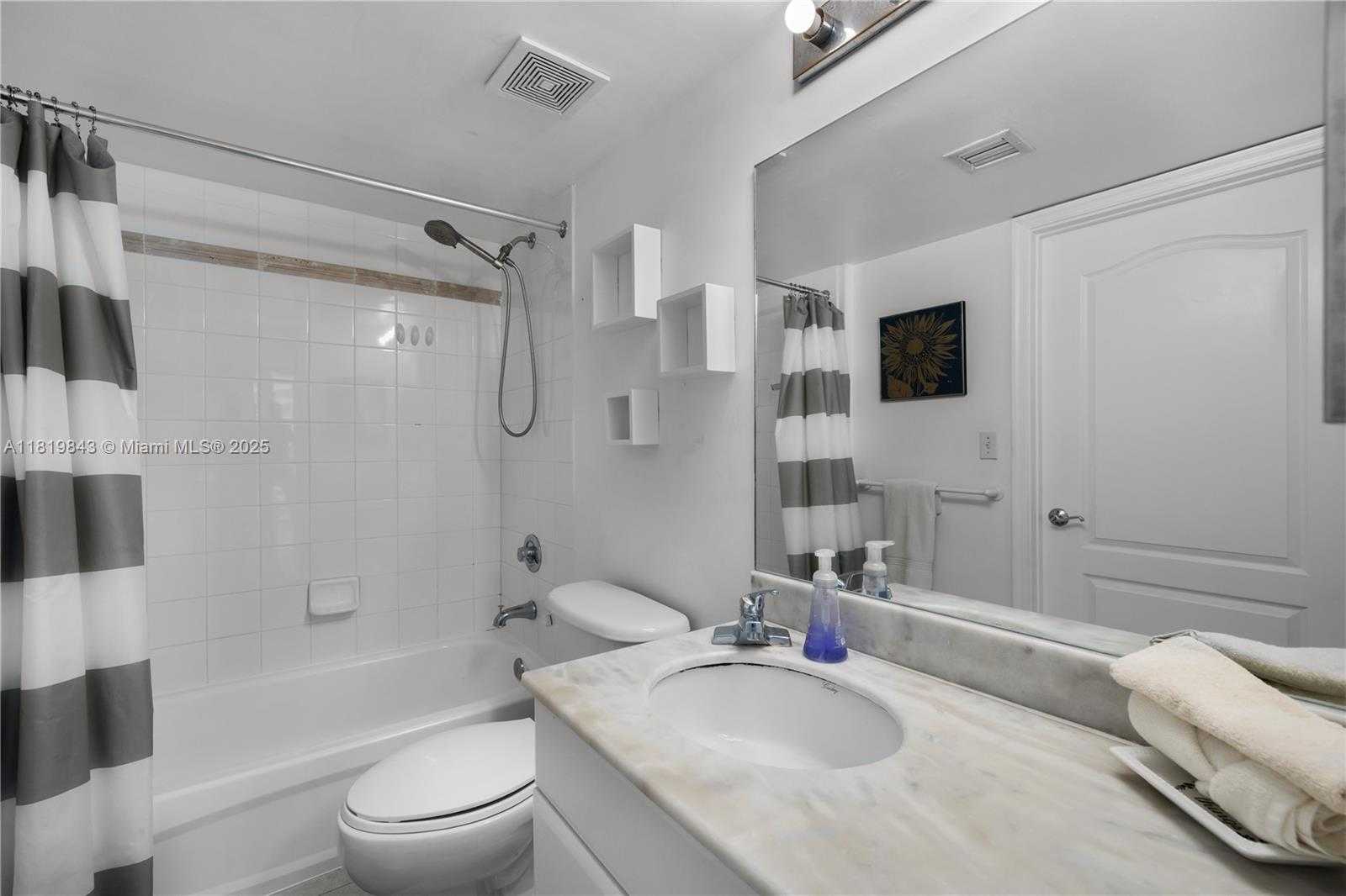 Small Image of 1200 BRICKELL BAY DR #4009, Miami Number 14