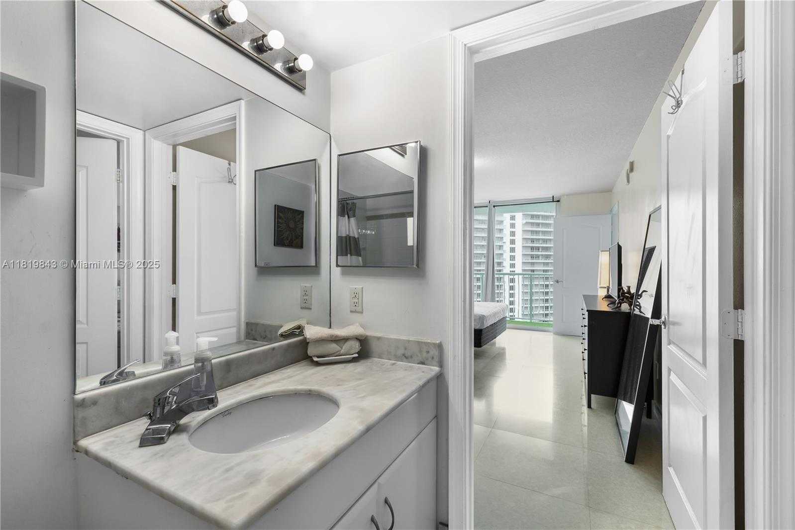 Small Image of 1200 BRICKELL BAY DR #4009, Miami Number 15