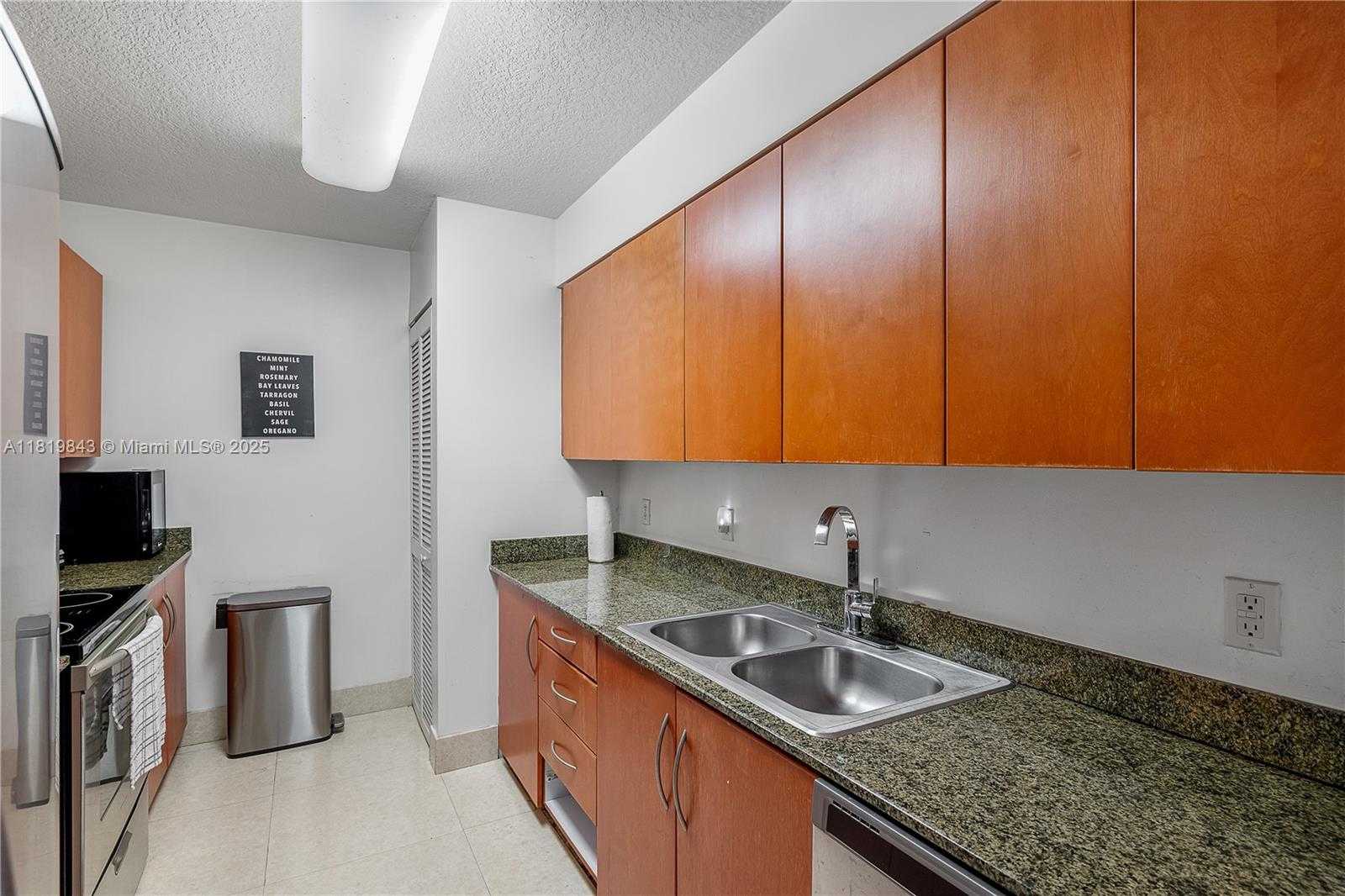 Small Image of 1200 BRICKELL BAY DR #4009, Miami Number 16