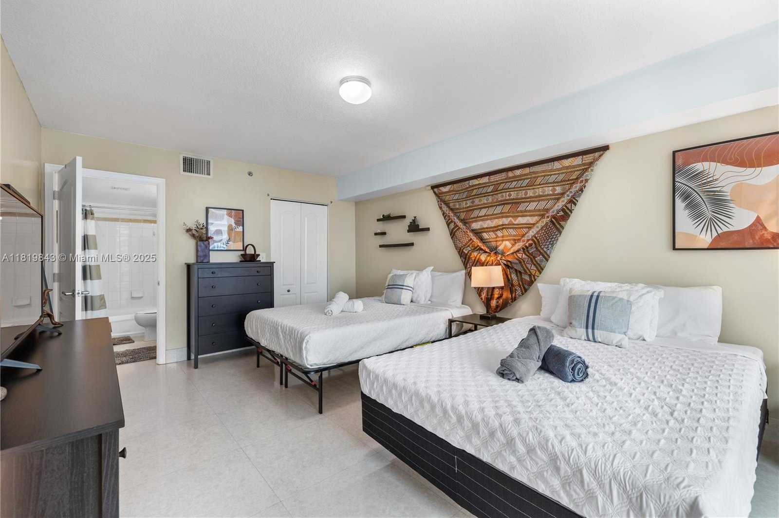 Small Image of 1200 BRICKELL BAY DR #4009, Miami Number 4