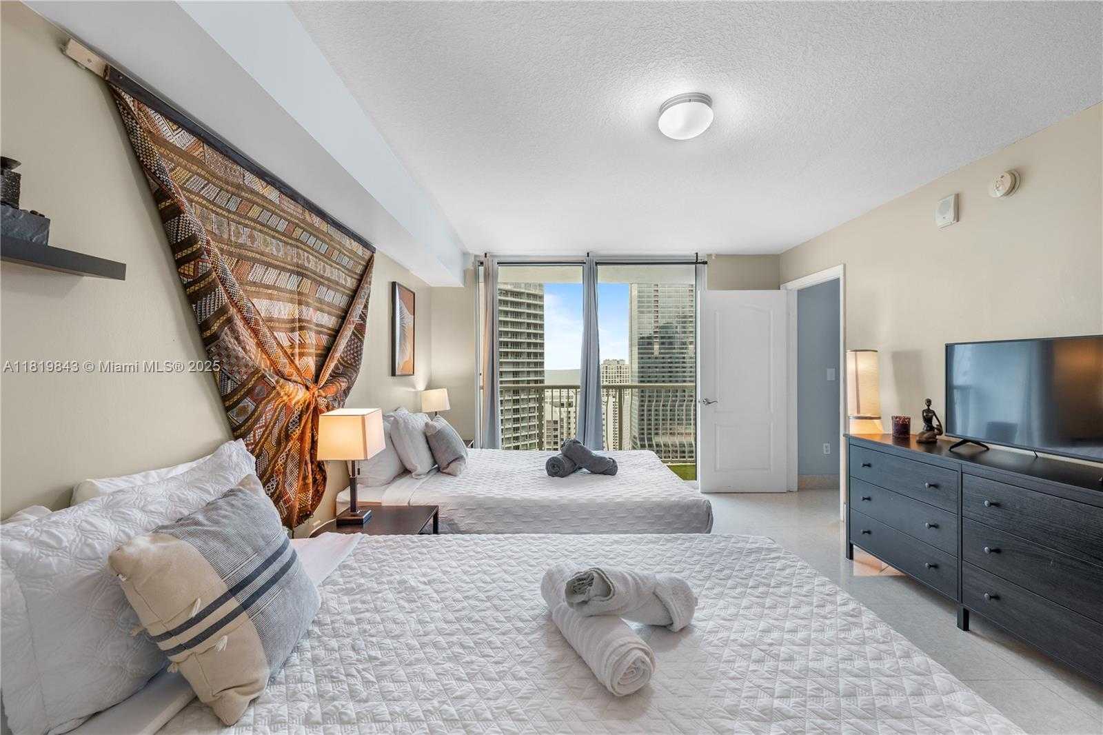 Small Image of 1200 BRICKELL BAY DR #4009, Miami Number 6