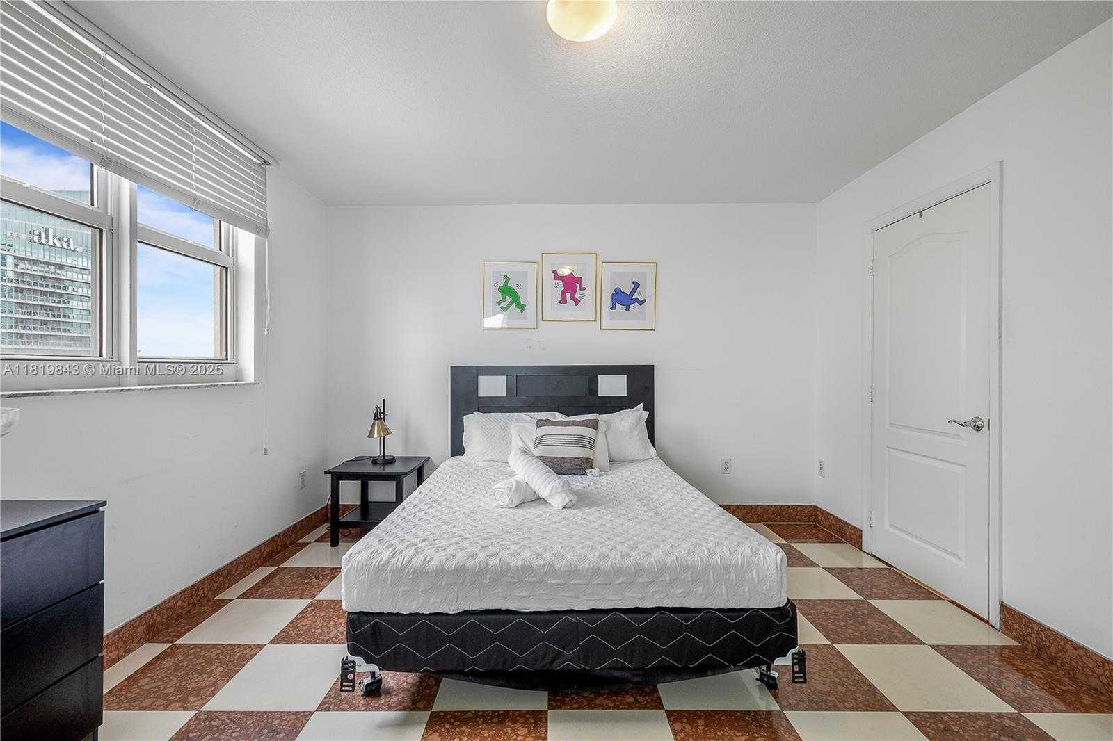 Small Image of 1200 BRICKELL BAY DR #4009, Miami Number 9