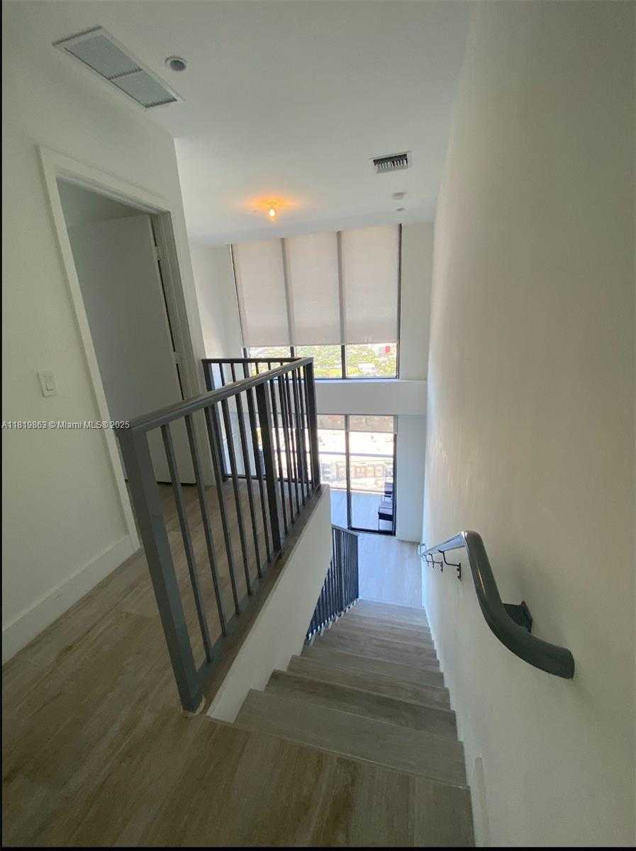 Small Image of 121 NORTH EAST 34TH ST #PH3212, Miami Number 16