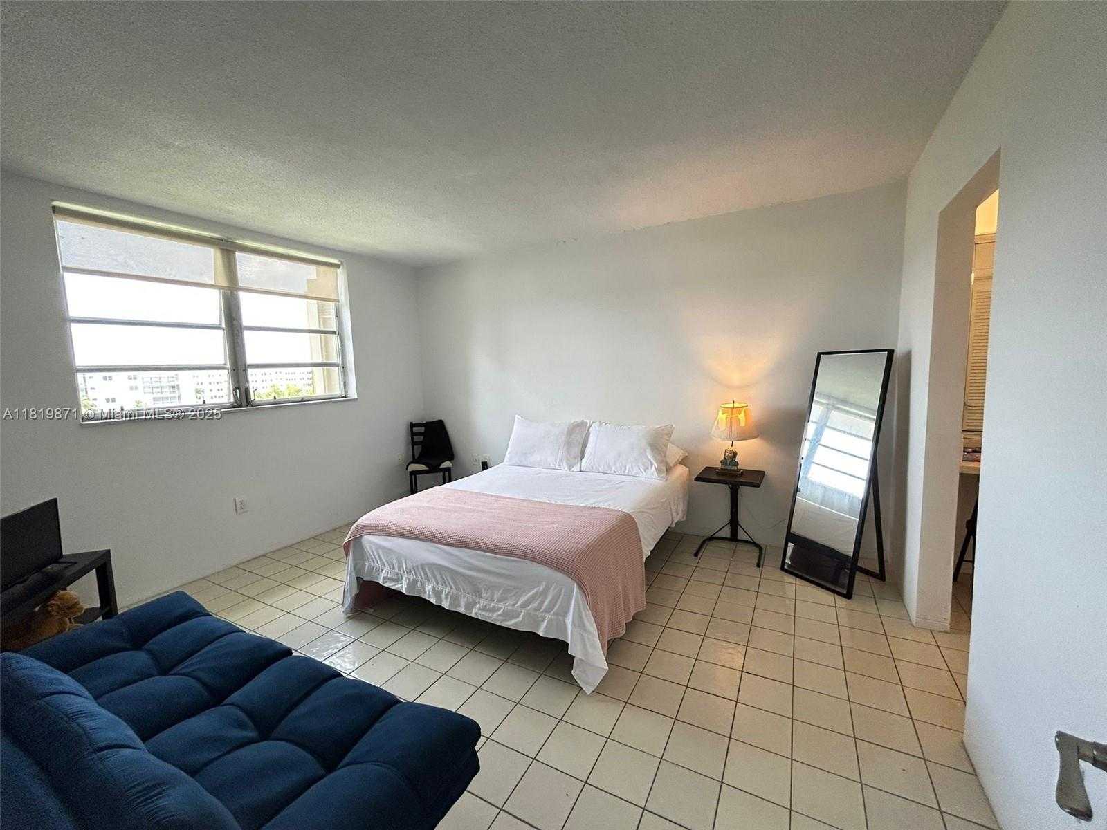 Small Image of 2980 POINT EAST DR #D507, Aventura Number 10